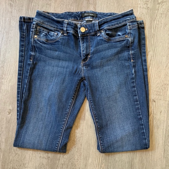 White House Black Market Denim - WHBM Blanc bootcut, 4 short